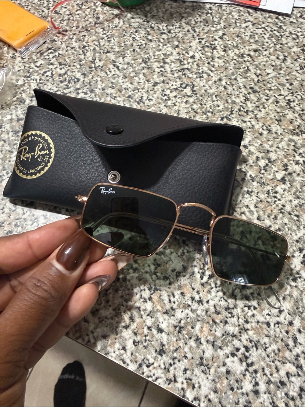 Ray-Ban Men’s Gold Frame Sunglasses with Dark Green Lenses